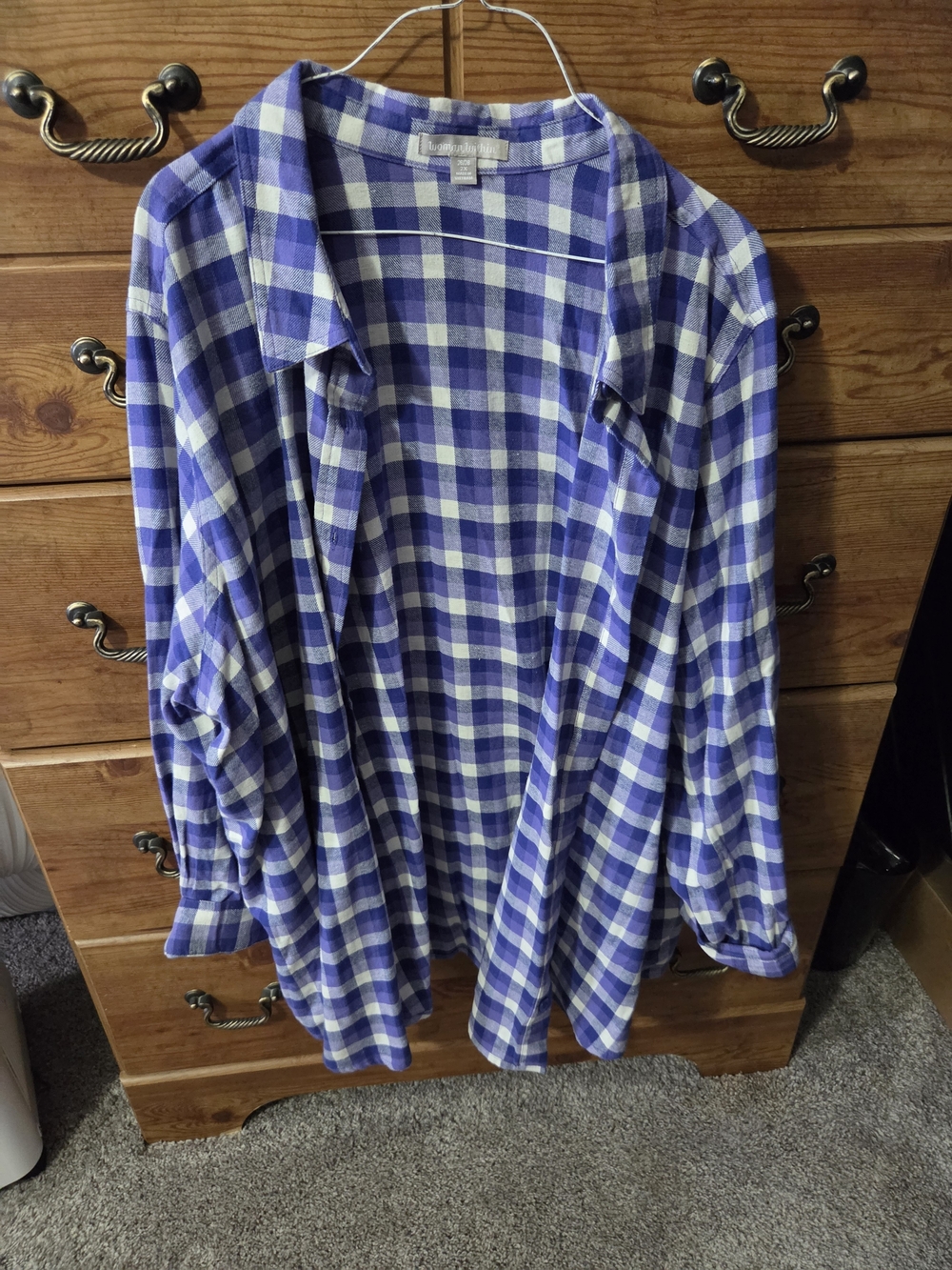 Women's plaid button up shirt